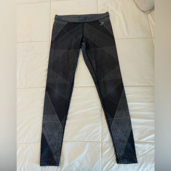 Nike Black & Gray Abstract Leggings - Picture 4 of 7